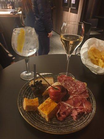 Sseventyfice cafe & lounge